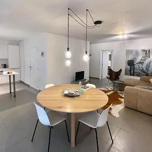 Appartement With Free Covered Parking - Center 